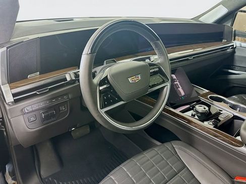 Used 2025 Cadillac Escalade Sport Platinum w/ LPO, Floor Liner Package AWD/4WD image 9