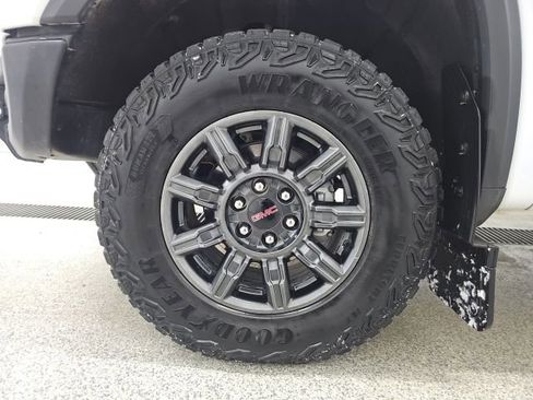 Used 2024 GMC Sierra 1500 AT4X image 10