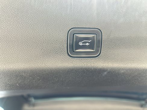 Used 2022 Chevrolet Suburban High Country w/ Premium Package AWD/4WD image 11