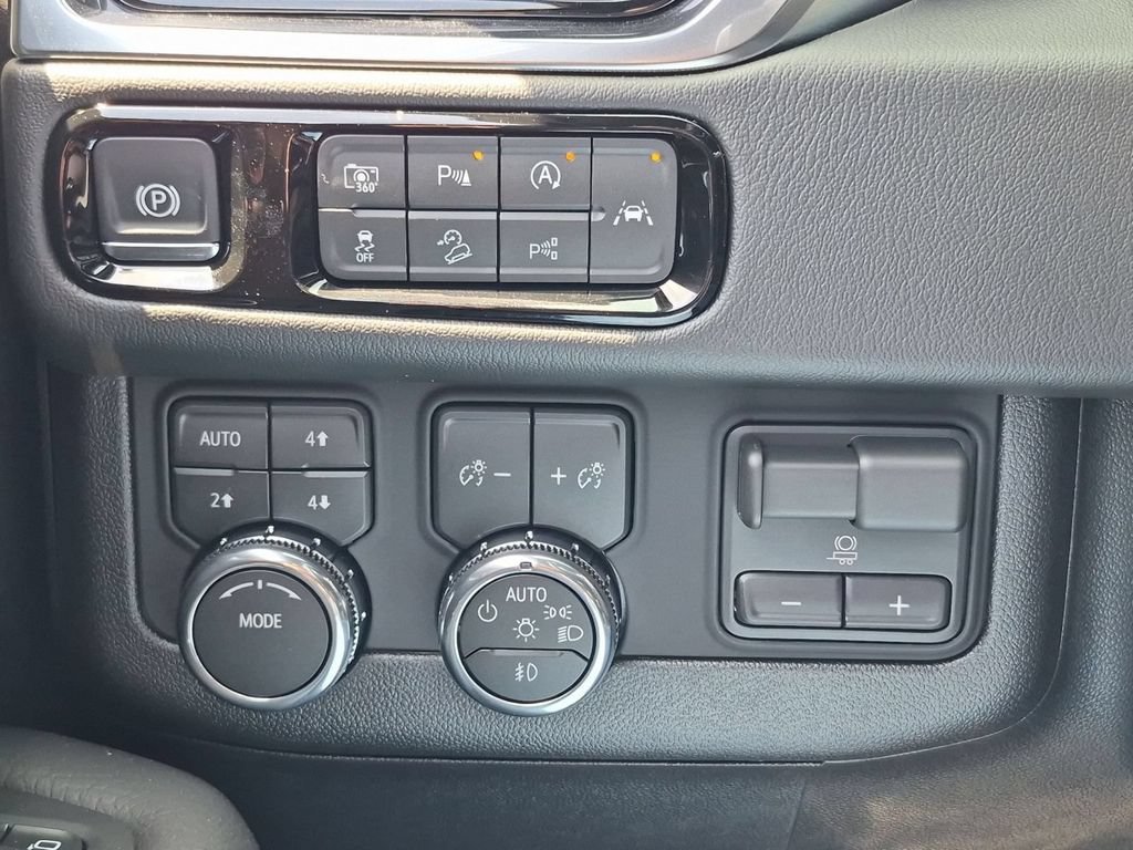 New 2026 GMC Yukon Denali w/ Advanced Technology Package AWD/4WD image 15