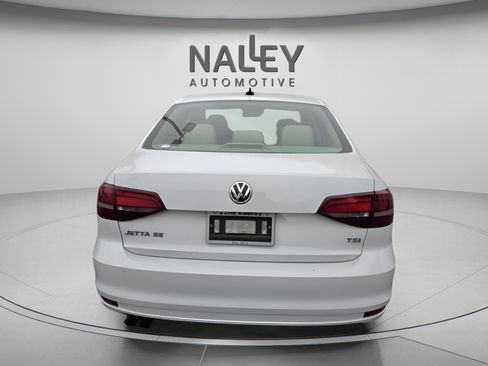 Used 2017 Volkswagen Jetta SE image 4