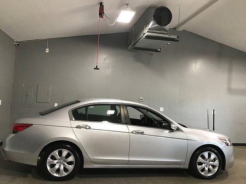 Used 2009 Honda Accord EX image 2