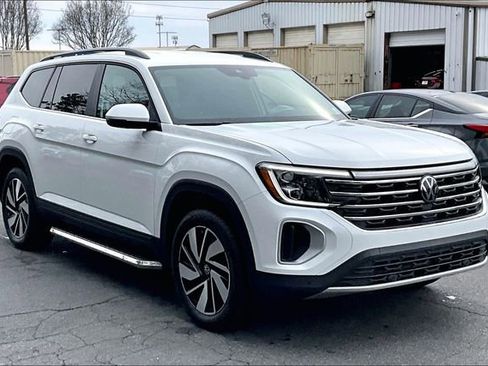 Used 2024 Volkswagen Atlas SE image 1