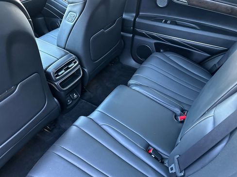 Used 2022 Genesis GV80 2.5T w/ Advanced Package 03 image 13