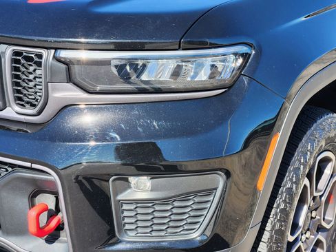 Used 2022 Jeep Grand Cherokee Trailhawk image 11