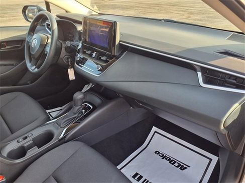 Used 2025 Toyota Corolla LE image 83