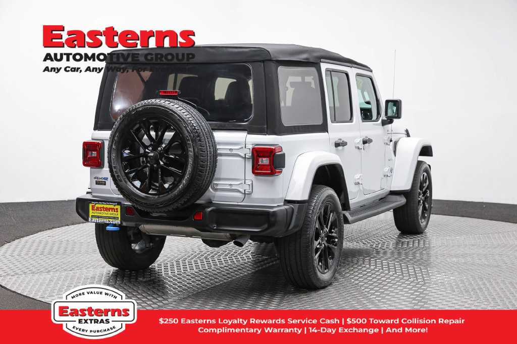 Used 2022 Jeep Wrangler Unlimited Sahara w/ Cold Weather Group AWD/4WD image 6