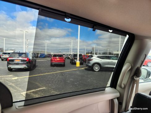 Used 2022 Chrysler Pacifica Touring-L image 57