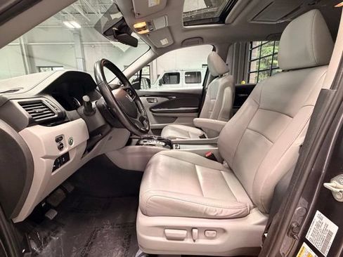 Used 2021 Honda Pilot Touring image 24