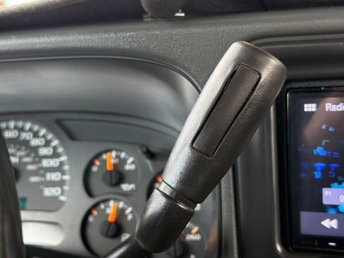 Used 2005 GMC Sierra 1500 SLE w/ Light Duty Power Package RWD image 15