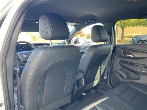 Used 2025 Buick Envista Sport Touring image 21