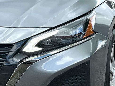 Used 2024 Nissan Altima 2.5 S FWD image 16