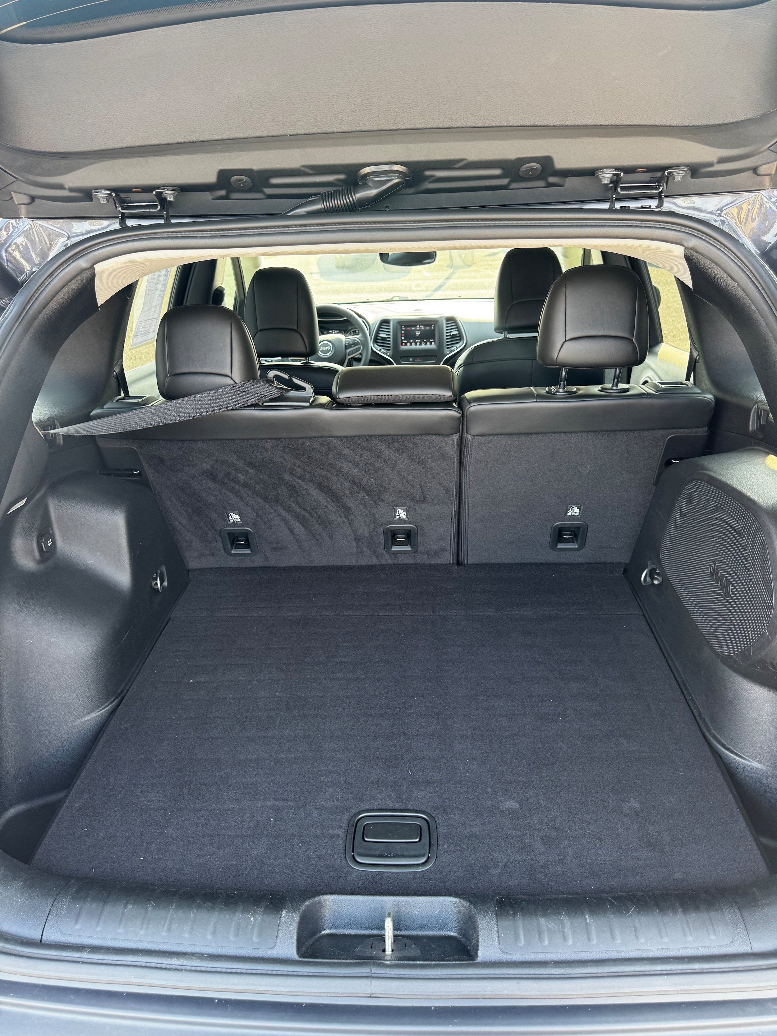 Used 2020 Jeep Cherokee Latitude Plus w/ Comfort/Convenience Group FWD image 5