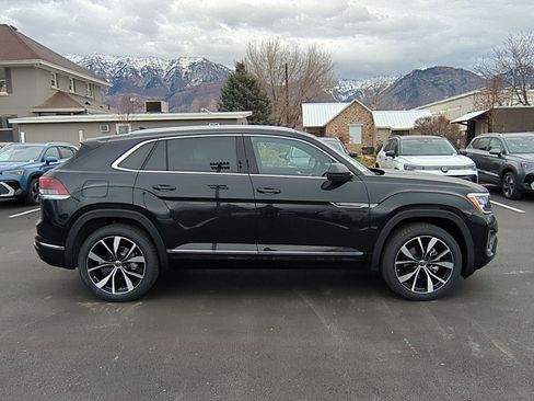 New 2026 Volkswagen Atlas Cross Sport SE image 2