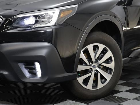 Used 2022 Subaru Outback Premium AWD/4WD image 3
