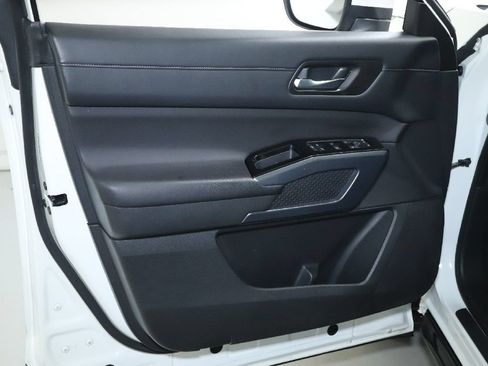 Used 2023 Nissan Pathfinder SL w/ SL Premium Package AWD/4WD image 18