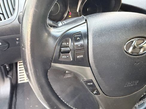 Used 2013 Hyundai Genesis 3.8 image 17