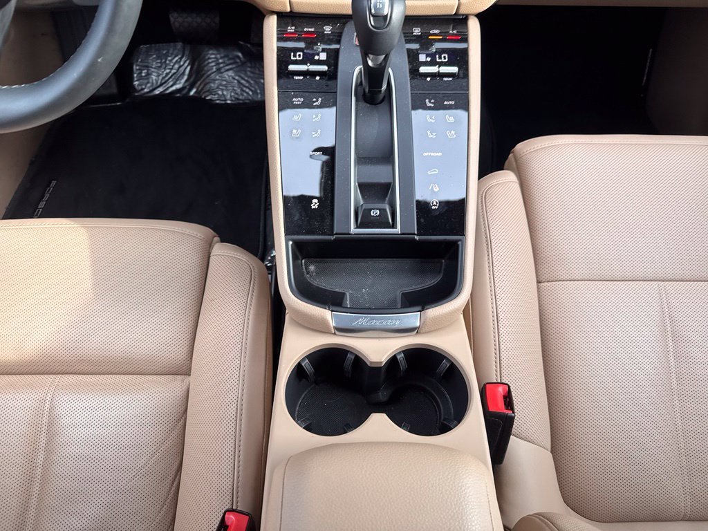 Certified 2026 Porsche Macan AWD/4WD image 26