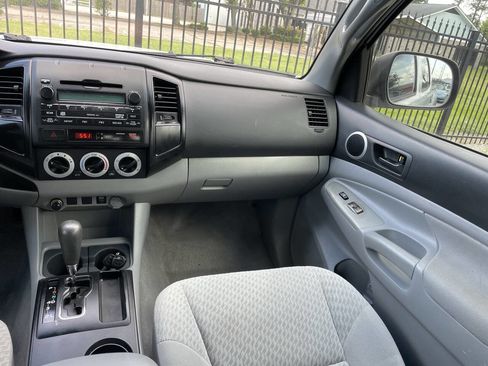 Used 2011 Toyota Tacoma PreRunner image 22