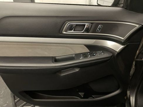 Used 2017 Ford Explorer XLT w/ Equipment Group 202A AWD/4WD image 16