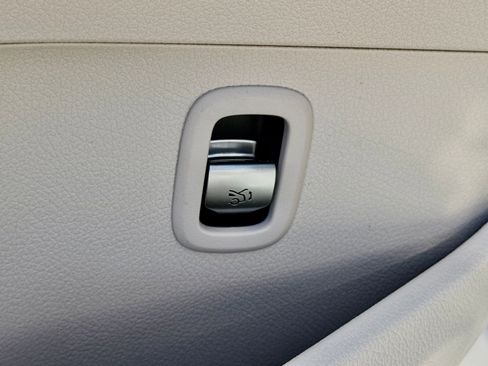 Used 2024 Mercedes-Benz C 300 Sedan image 26