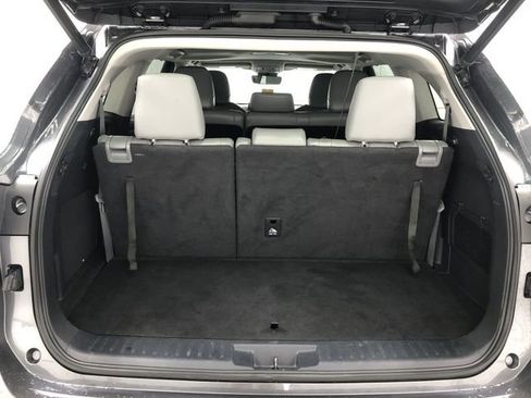 Used 2023 Toyota Highlander Limited image 24