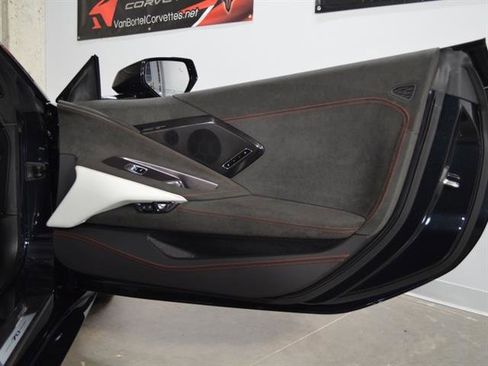 Used 2023 Chevrolet Corvette Stingray Premium Conv w/ Z51 Performance Package image 17