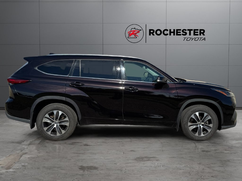 Certified 2021 Toyota Highlander XLE AWD/4WD image 6