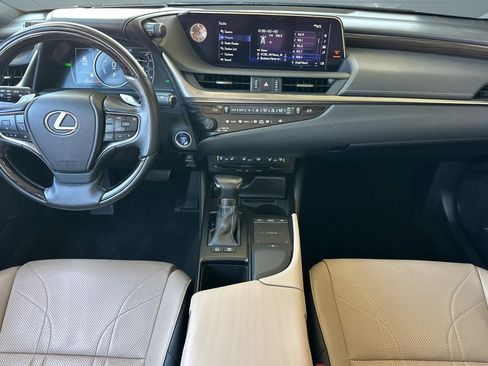 Used 2019 Lexus ES 300h w/ Accessory Package FWD image 16