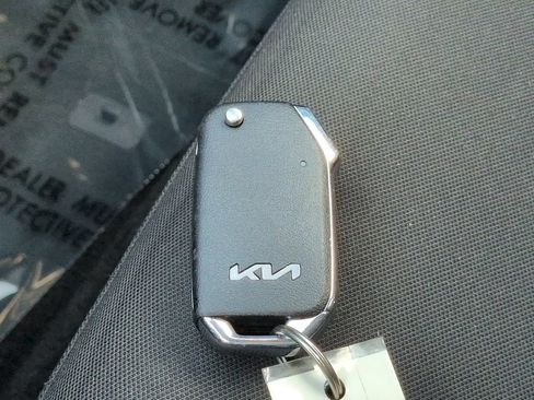 Used 2025 Kia Sportage LX FWD image 29