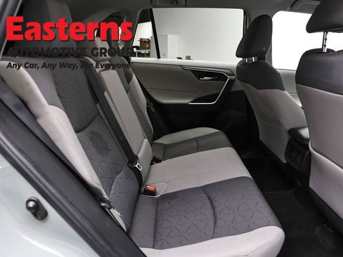 Used 2022 Toyota RAV4 XLE AWD/4WD image 23