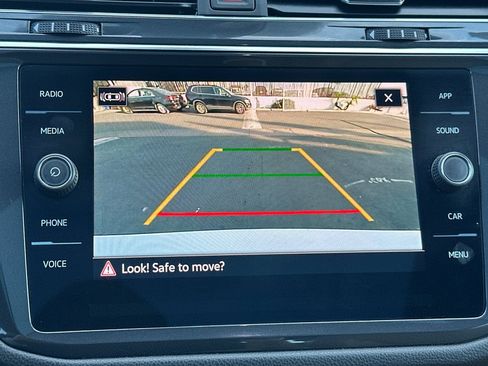 Certified 2022 Volkswagen Tiguan SE w/ Panoramic Sunroof Package image 20