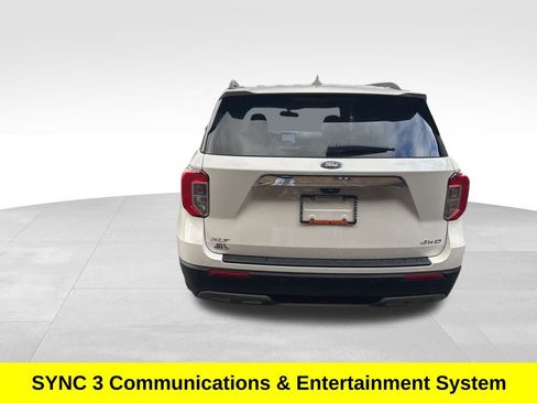 Used 2022 Ford Explorer XLT w/ Equipment Group 202A image 4