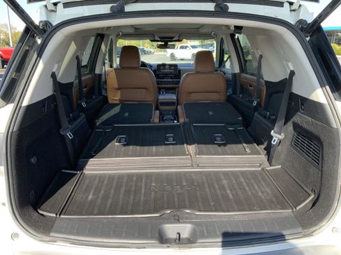 Used 2023 Nissan Pathfinder Platinum image 13