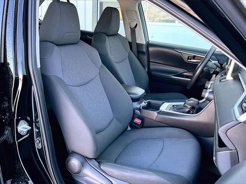 Used 2024 Toyota RAV4 XLE image 7