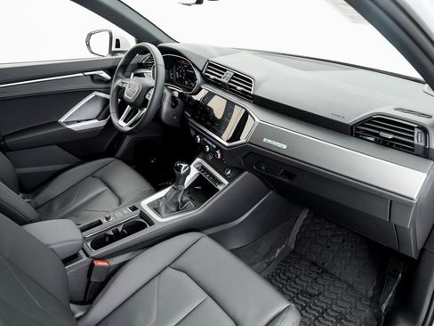 Certified 2025 Audi Q3 2.0T Premium Plus w/ Premium Plus Package image 20