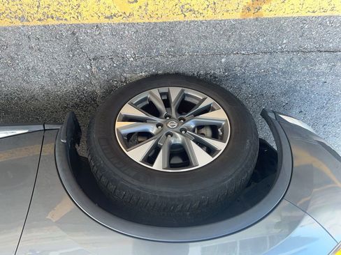 Used 2018 Nissan Murano S image 8