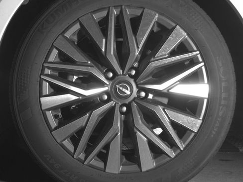 Used 2025 Nissan Altima 2.5 SV FWD image 12