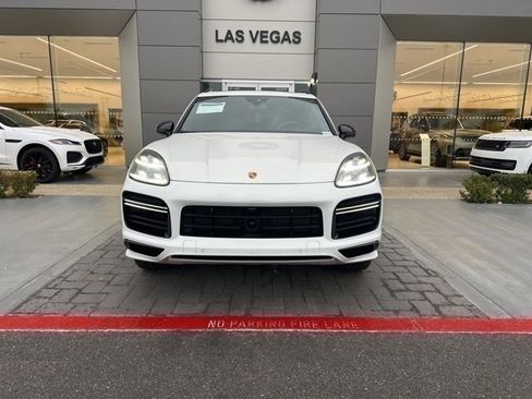 Used 2023 Porsche Cayenne Turbo image 2