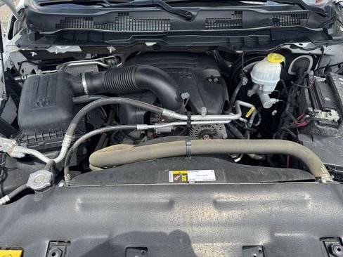 Used 2019 RAM 1500 Classic SLT AWD/4WD image 11