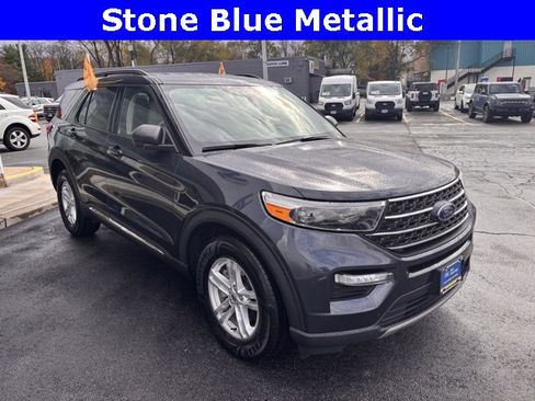 Certified 2022 Ford Explorer XLT w/ Equipment Group 202A image 10
