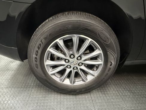 Used 2023 Buick Enclave Essence image 13