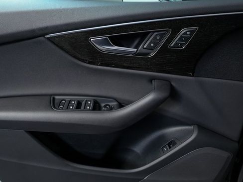 Used 2023 Audi Q8 Premium w/ Convenience Package image 6