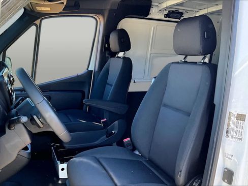 Used 2024 Mercedes-Benz Sprinter 2500 image 8