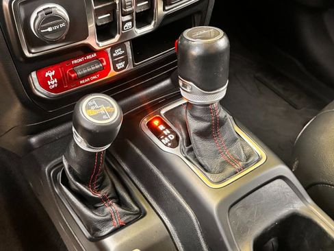 Used 2022 Jeep Gladiator Rubicon w/ LED Lighting Group AWD/4WD image 26