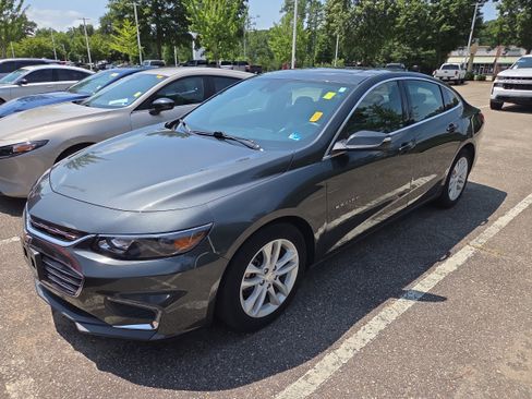 Used 2017 Chevrolet Malibu Hybrid w/ Leather Package FWD image 7