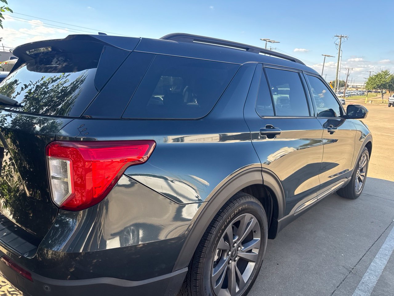 Used 2022 Ford Explorer XLT w/ Equipment Group 202A RWD image 4