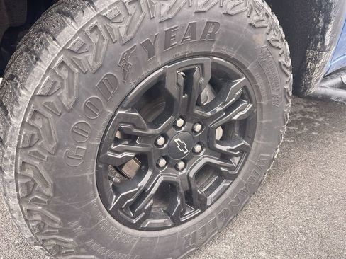 Used 2022 Chevrolet Silverado 1500 ZR2 w/ Technology Package image 2