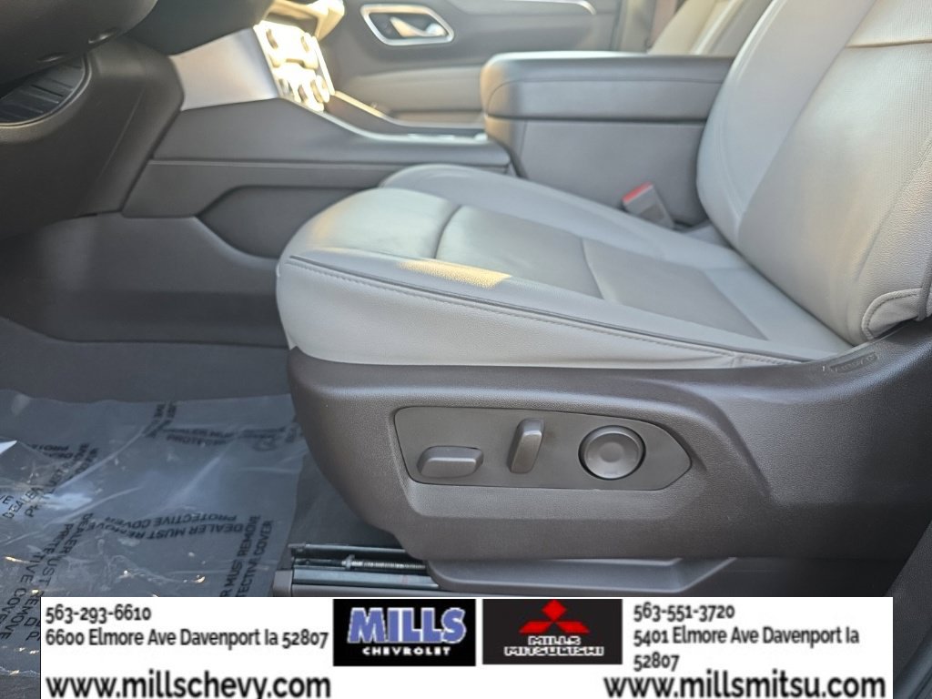 Used 2023 GMC Yukon XL SLT w/ SLT Premium Package AWD/4WD image 16
