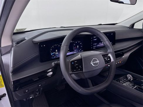 Certified 2025 Nissan Murano SV image 7